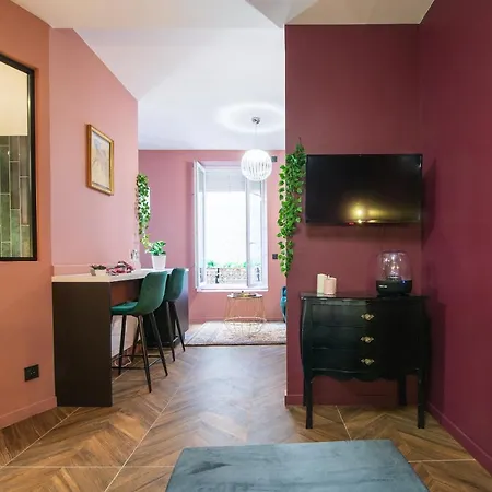 Appartement Jacuzzi, Chic Romantique Climatise A 50 M Du Metro Villeurbanne