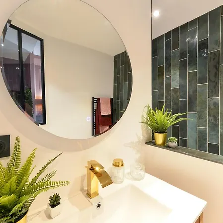 Jacuzzi, Chic Romantique Climatise A 50 M Du Metro Villeurbanne