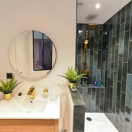 Jacuzzi, Chic Romantique Climatise A 50 M Du Metro